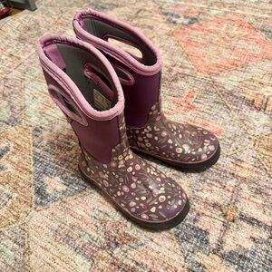 Youth Classic BOGS boots.